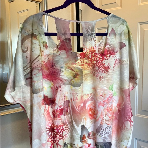 Floral and Butterfly top - Picture 2 of 4